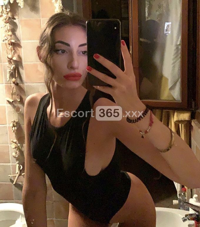 Azzurra Italiana: Sensuale - Escort a Civitanova Marche - Foto 3
