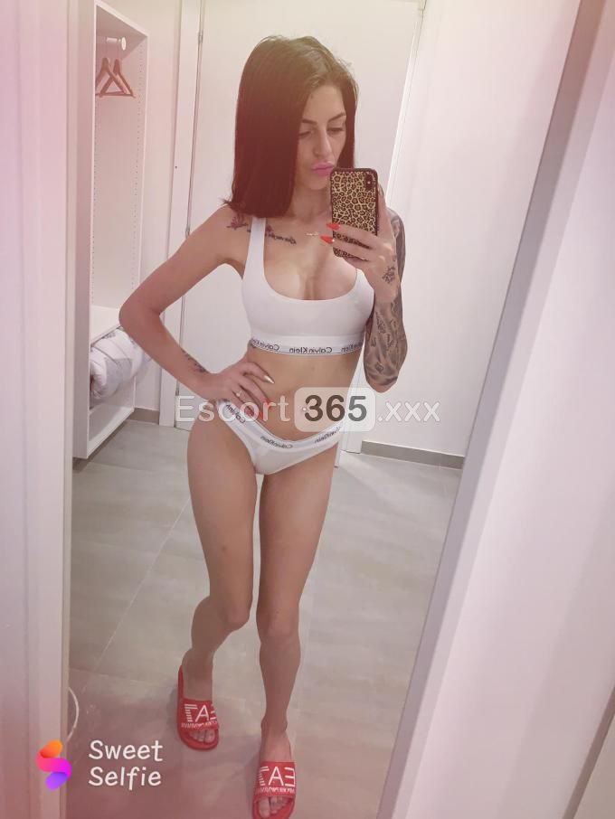 Laura: Bellissima Ventiquattrenne Naturale - Escort a Catania - Foto 9