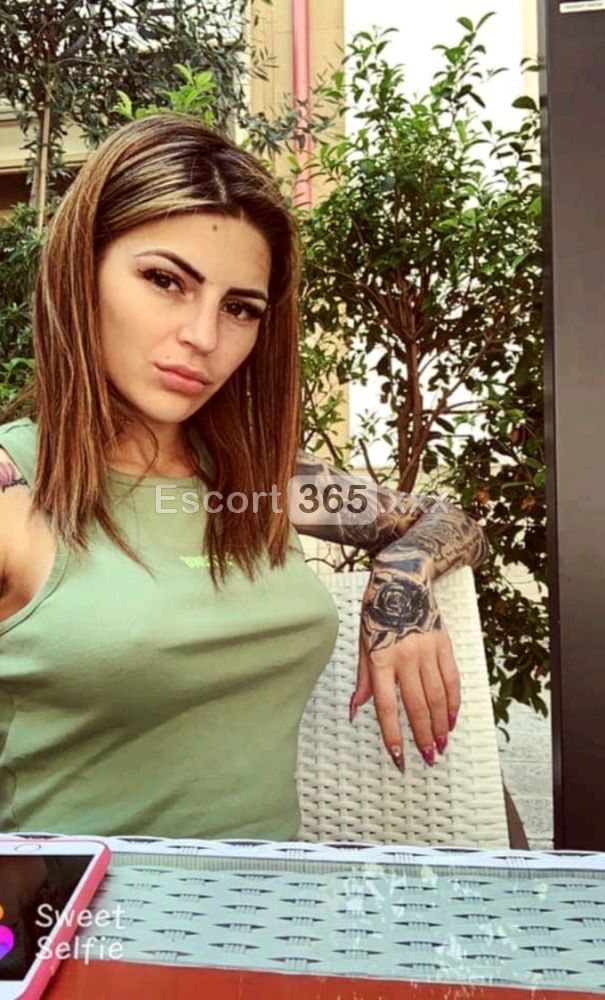 Laura: Bellissima Ventiquattrenne Naturale - Escort a Catania - Foto 19