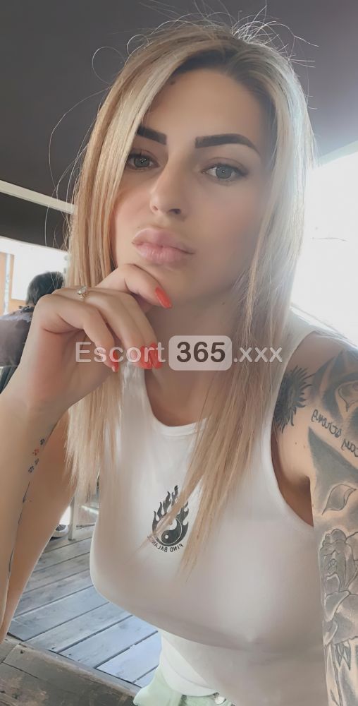Laura: Bellissima Ventiquattrenne Naturale - Escort a Catania - Foto 21