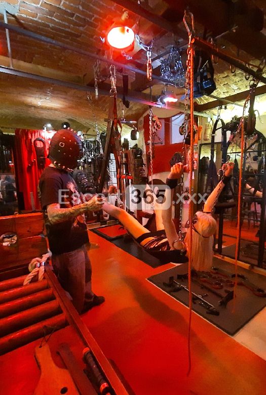 Dungeon Hedonism SM affitti a ore - Mistress a Milano