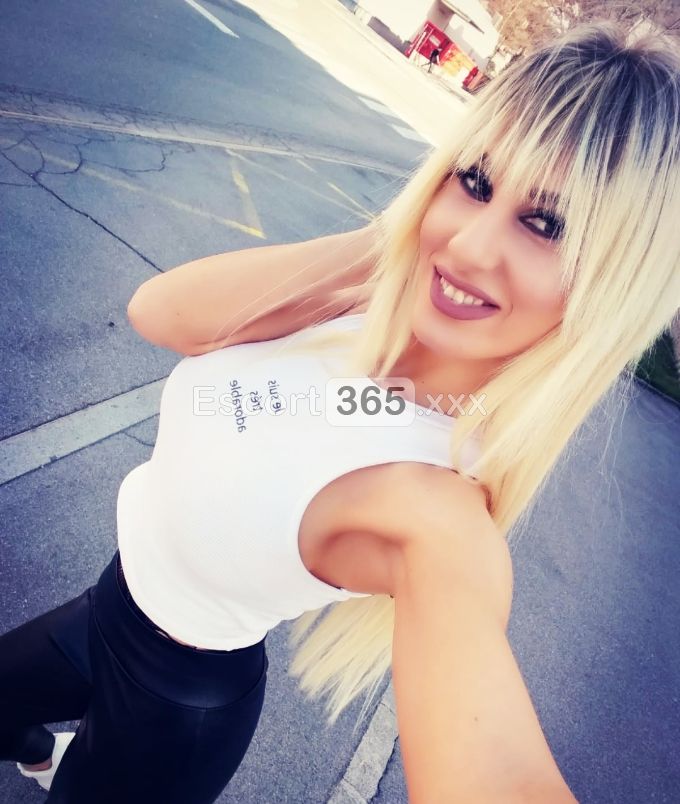 Angela: Fascino Discreto - Escort a Riccione - Foto 4