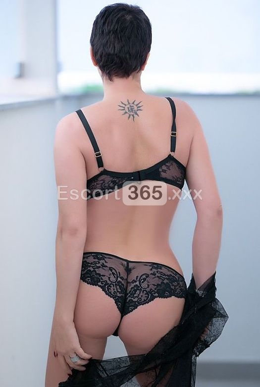 Pamela: La MILF Insaziabile del Piacere Vero - Escort a Napoli