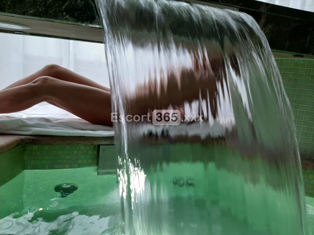 Elisa: Esperta nel Donare Relax - Massaggi Erotici a Assago - Foto 1