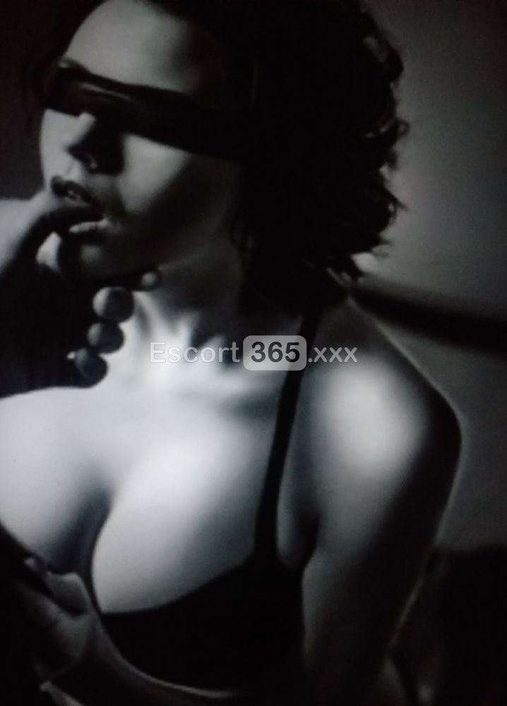 Asia: Bellezza Travolgente e Molto Audace - Escort a Catania - Foto 1