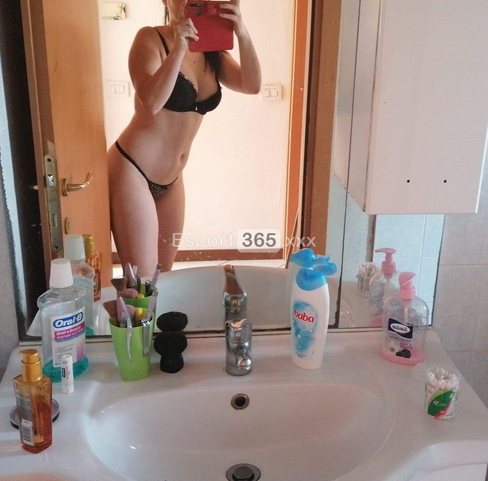 Klaudia: Bellezza Ungherese e Relax Sublime - Escort a Venezia - Foto 5