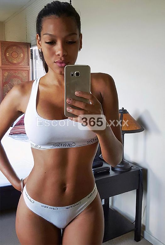 Viola: Desiderio Proibito - Escort a Verona