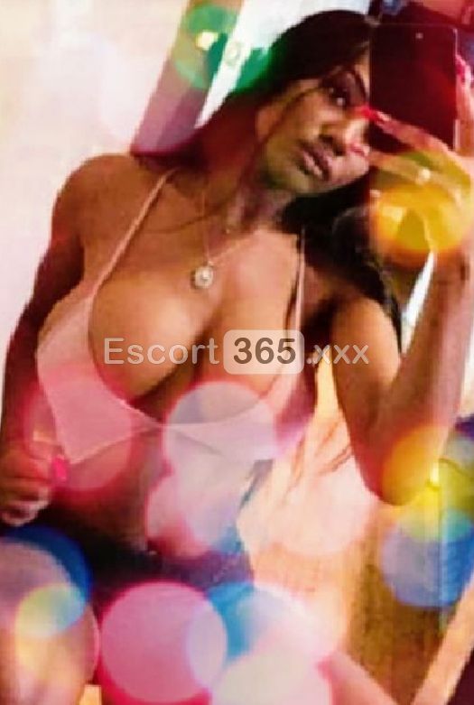 Samit: Vibrante e Minuziosa - Escort a Rende