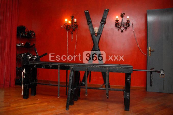 Aurora Slave: Docile e Obbediente - Vip Escort a Roma - Foto 3