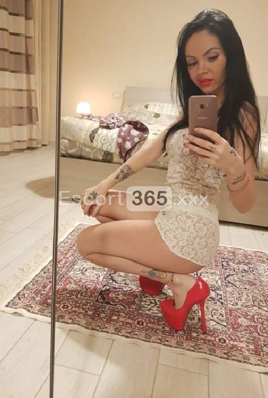 Morena Ungherese: Sexy e Statuaria - Escort a Rimini
