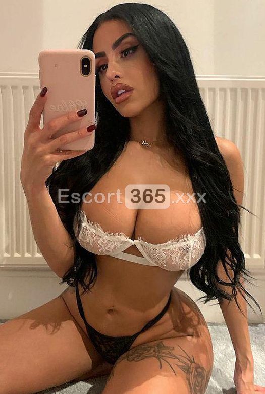 Valentina: Esplosiva e Raffinata - Escort a Teramo