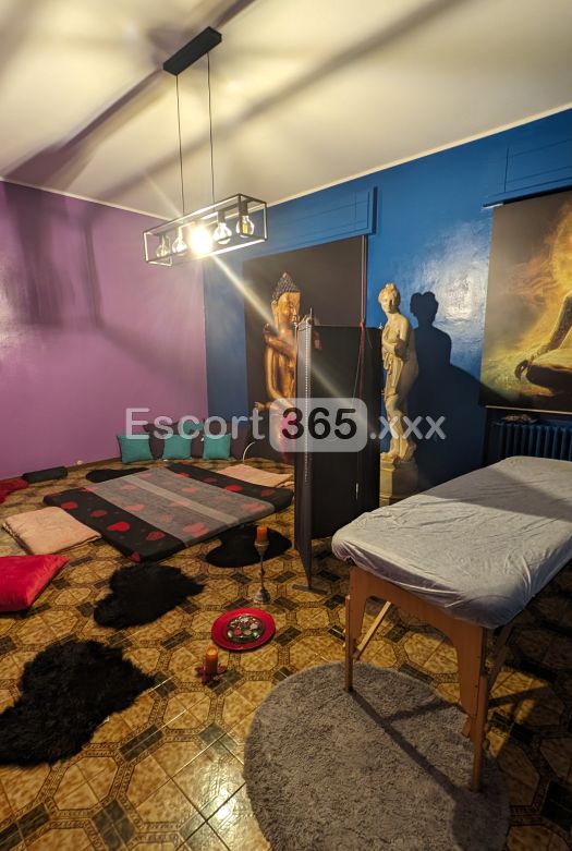 Luna - Massaggi Erotici a Lazzate