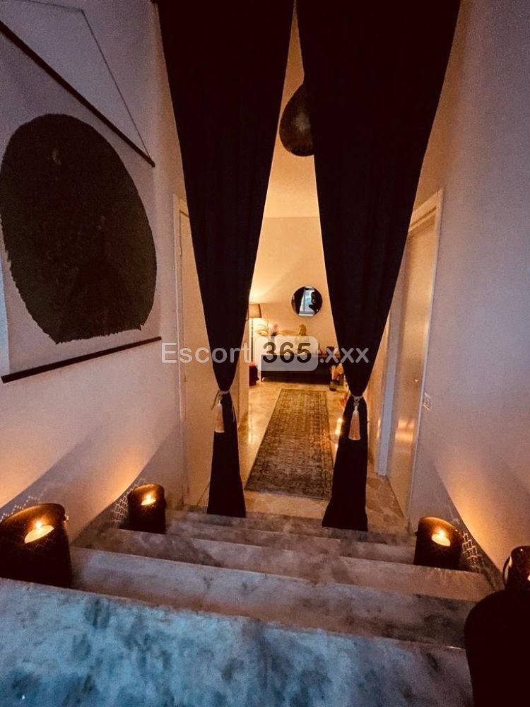 Monica: Elegante e Seducente - Massaggi Erotici a Milano - Foto 10