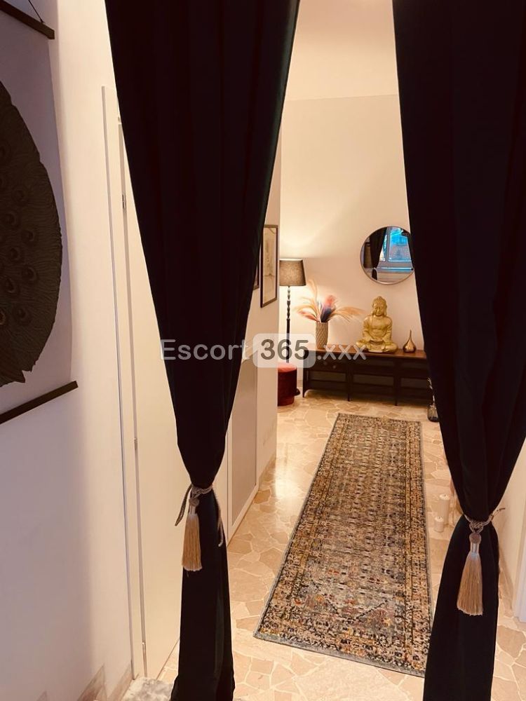 Monica: Elegante e Seducente - Massaggi Erotici a Milano - Foto 23
