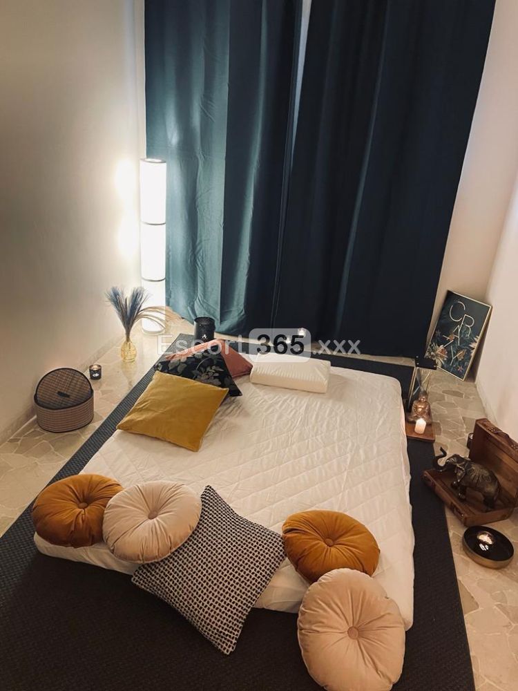 Monica: Elegante e Seducente - Massaggi Erotici a Milano - Foto 4
