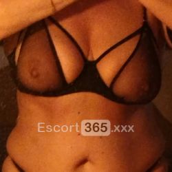 Red Queen: Accogliente e Spumeggiante Escort San Doné di Piave: annunci, incontri e recensioni reali di Vip Escort, Escort, Pornostar, Trans, Massaggi, Mistress, Coppie e Orientali.