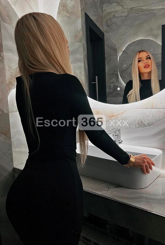 Katysha: Bellezza Naturale - Pornostar a Pisa