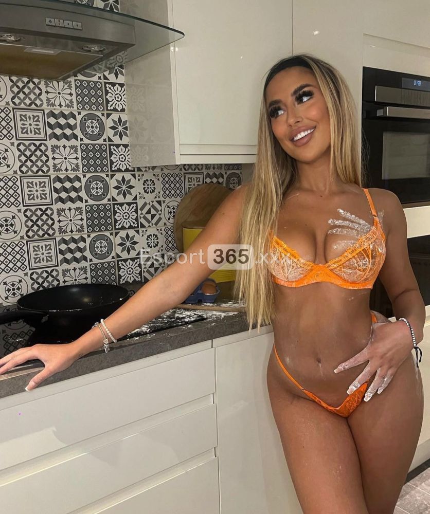 Sarah, Eleganza, Sensualità e Piacere Ineguagliabile - Escort a Milano - Foto 2