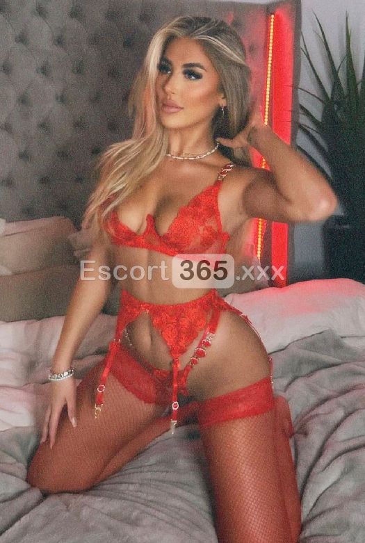 Sarah, Eleganza, Sensualità e Piacere Ineguagliabile - Escort a Milano