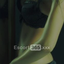 Elisa: Bella e Accogliente Massaggi Erotici - Benessere sensoriale e relax in Italia