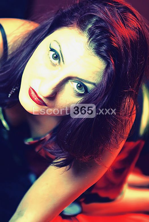 Eva Neri: Sensuale - Escort a Torino