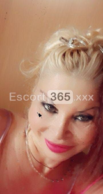 Manya: La Star Internazionale - Pornostar a Roma - Foto 4